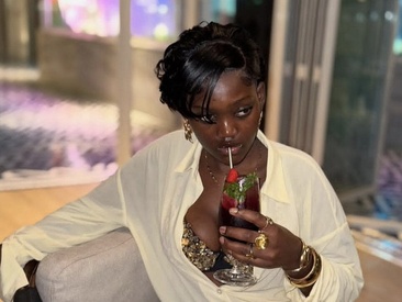 Recent Screen Shot of BOOBS-ARTIST