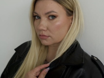 Recent Screen Shot of Barby_Kiss