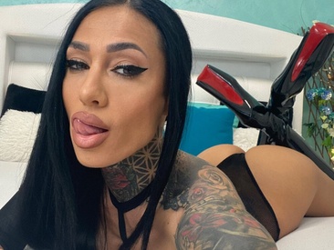 Recent Screen Shot of Bootylicious-Ana