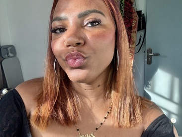 Recent Screen Shot of HotGirlLizzy