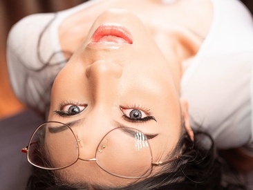 Recent Screen Shot of Lara_bombshell