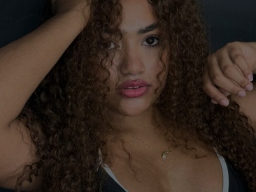 Recent Screen Shot of Missdionne_curly