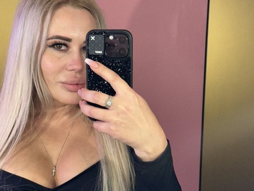 Recent Screen Shot of MonnyStef