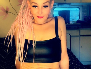 Recent Screen Shot of PetiteHousewife