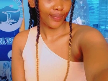 Recent Screen Shot of Petite_Shawery