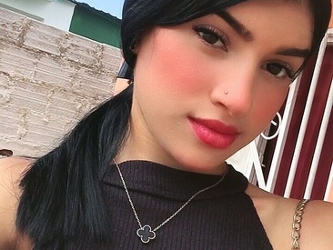 Recent Screen Shot of amazinghotgirl