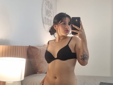 Recent Screen Shot of ellie_petite