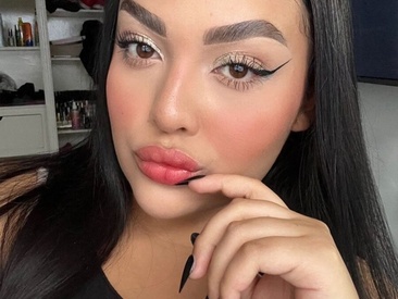 Recent Screen Shot of emma_stoonne