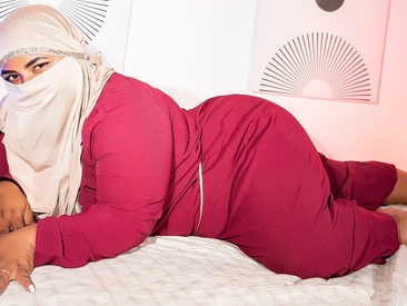 Recent Screen Shot of halima_glow