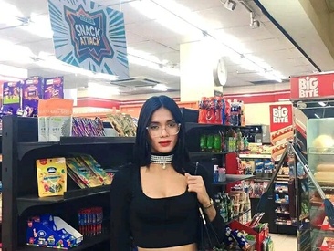 Recent Screen Shot of hollyyumiloove