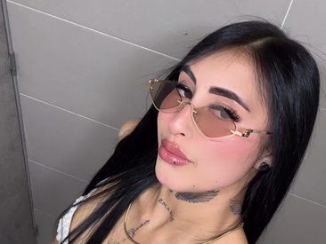 Recent Screen Shot of skinnyanddaphne