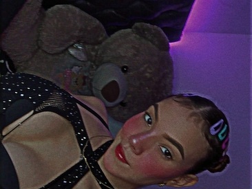 Recent Screen Shot of skygirls_