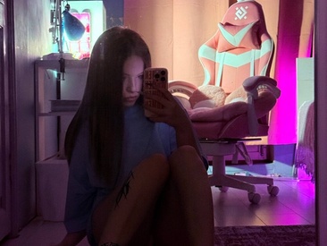 Recent Screen Shot of steffi_meoww