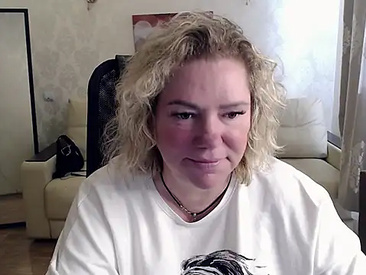 Recent Screen Shot of unsual_milf