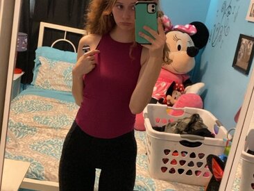 Recent Screen Shot of x_peachy_squirter_x